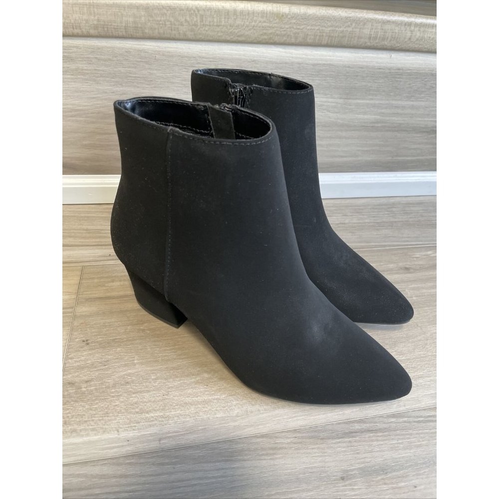 Women's Soda Zip Up Ankle Boots size 6.5 Black Suede Mint Condition